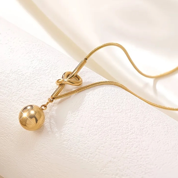 18 KT Gold Over Titanium Knot Necklace - Picture 3 of 3